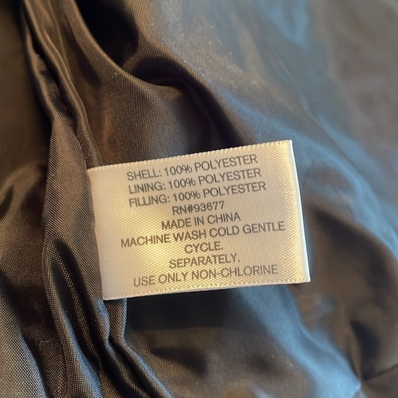 ANA black zip up puffer jacket - Picture 13 of 13